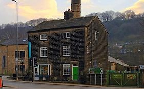 4 Bedroom Period Townhouse In The Heart Of Hebden