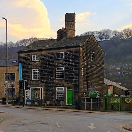 4 Bedroom Period Townhouse In The Heart Of Hebden Hebden Bridge Exterior photo